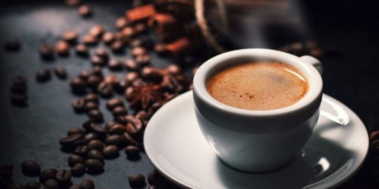 Baret nuk mbajnë më, nisin rritjen e çmimit të kafesë, 4.7% më shumë në prill