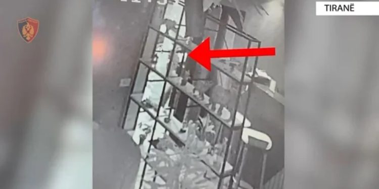 Arrestohet “skifteri” që boshatiste dyqanet në Tiranë