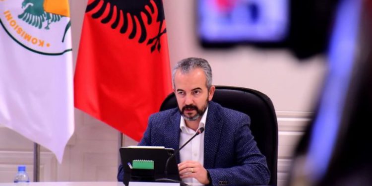 Nesër zgjedhjet/ Celibashi mesazh qytetarëve, partive politike dhe gazetarëve: Duhet të presim me qetësi të shohim verdiktin