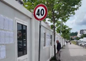 Asnjë shkollë për rreth 70 mijë banorë në Astir, qytetarët do të votojnë në kontejnerë për zgjedhjet e 11 majit