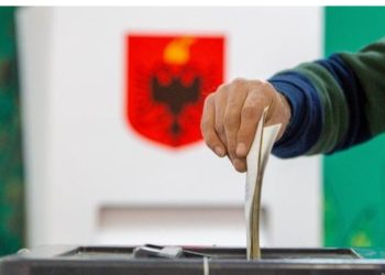 Shqipëria vendos sot për parlamentin e ri, qytetarët u drejtohen kutive të votimit