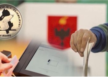 Qytetarët shqiptarë votojnë për Parlamentin e ri, pjesëmarrja në rang vendi deri në orën 08:00 arrin në 1.93%