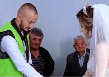 Ngjarje e veçantë, nusja në Elbasan voton para se të shkojë në dasmë