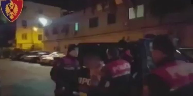 Incidenti mes Nokës dhe votuesit në Vorë/ Kush është miku i Xhabaftëve, Xhoni Asllanaj një emër i njohur për policinë