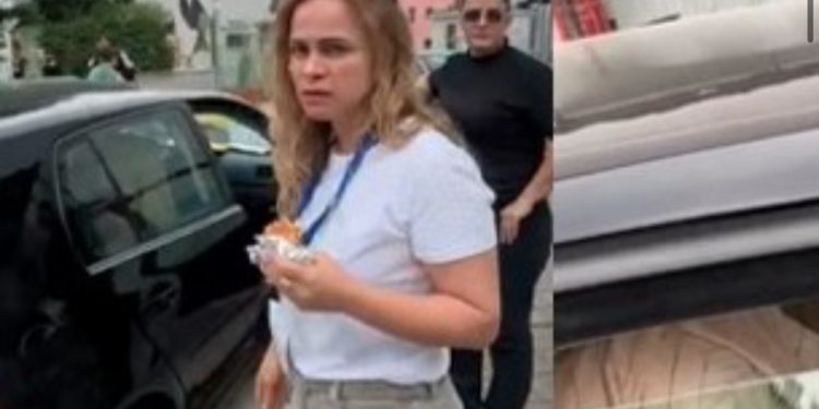 Sekretarja e Rakip Sulit dhe 3 vajza të tjera kapen ‘mat’ me lista në duar, kërcënojnë personin që i filmoi: Ik andej se të zhduka fare! Plerë e dreqit