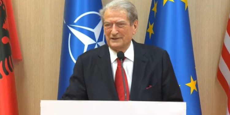 A do ta pranojë rezultatin nëse fiton PS-ja? Berisha: Unë pres sovranin…