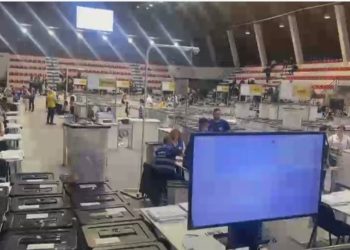 Vota e Diasporës, tensione te Parku Olimpik në Tiranë! PD konteston votat e ardhura nga Greqia