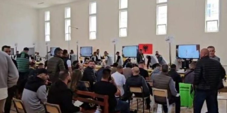 Më shumë se gjysma e kutive të numëruara në Dibër dhe Berat, ja si ndahen rezultatet deri më tani në këto dy qarqe