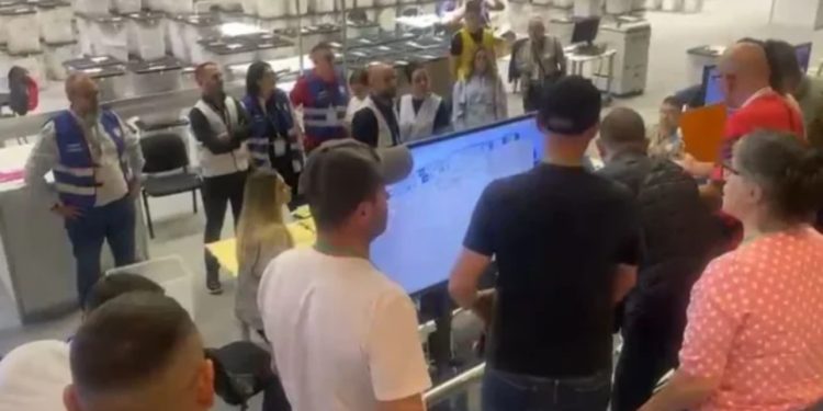 Tensione te Parku Olimpik/ “Fletët e votimit po kalojnë shumë shpejt”, Lëvizja Bashkë konteston numërimin e votave të diasporës