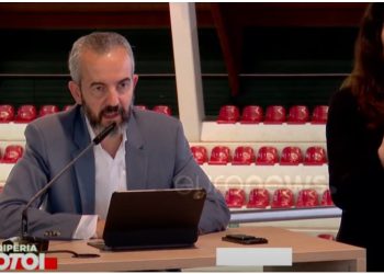 “Ecuri e ngadaltë”, Celibashi tregon sa qendra votimi janë numëruar për secilin qark