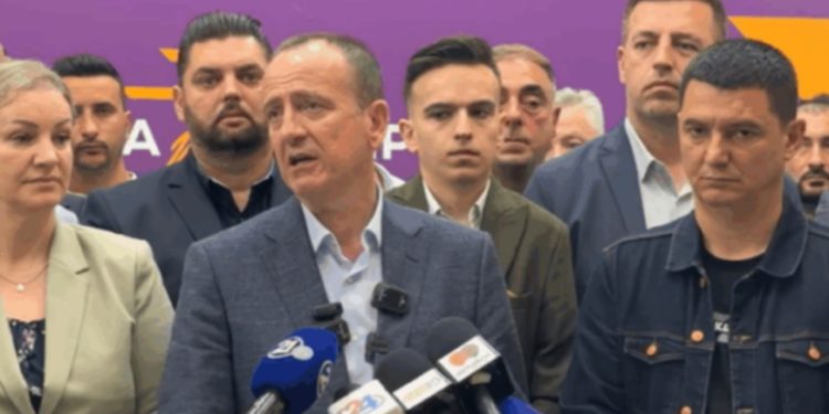 Taravari largohet nga qeveria e Mickoskit, kalon në opozitë. Reagime dhe kritika të ashpra