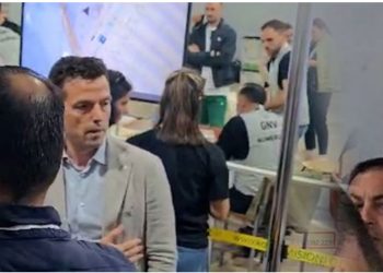 “Pse fshiheni zoti ministër? Turp t’ju vijë!” Shehaj përplaset me Ervin Hoxhën në KZAZ: Mos fusni duart te kutitë! imagjino çfarë mund të bëni