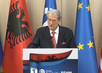 “Janë dhënë zarfe me 100 euro!” Berisha: Zgjedhjet e 11 majit u karakterizuan nga blerja publike më masive në tërë historinë