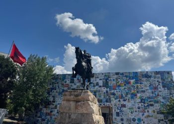 Samiti i Komunitetit Politik Evropian, Rama publikon foton e Skënderbeut: Do të mblidhen nga të katër anët e Europës në sheshin tënd o Mbret 