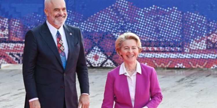Von der Leyen uron Ramën për fitoren: Nën udhëheqjen tuaj, Shqipëria ka bërë përparime të mëdha drejt Bashkimit tonë