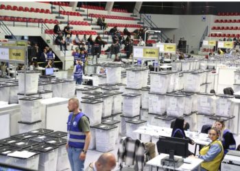 Numërohen gati 100 mijë zarfe me votat e diasporës, PS kryeson garën me 54% të votave, ja si ndahen rezultatet për partitë e tjera