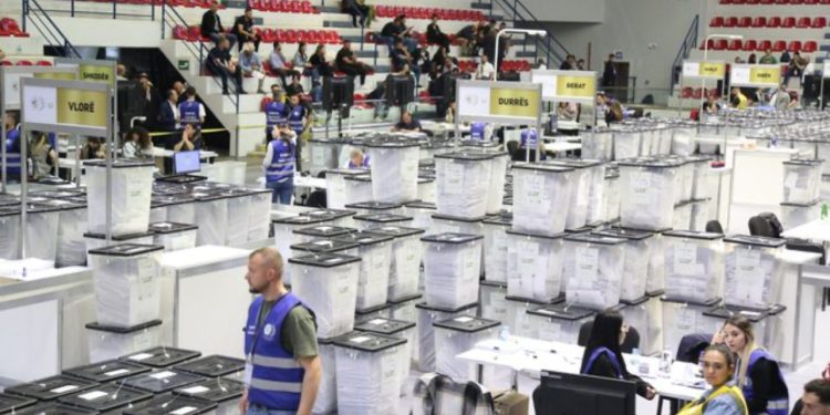 Numërohen gati 100 mijë zarfe me votat e diasporës, PS kryeson garën me 54% të votave, ja si ndahen rezultatet për partitë e tjera