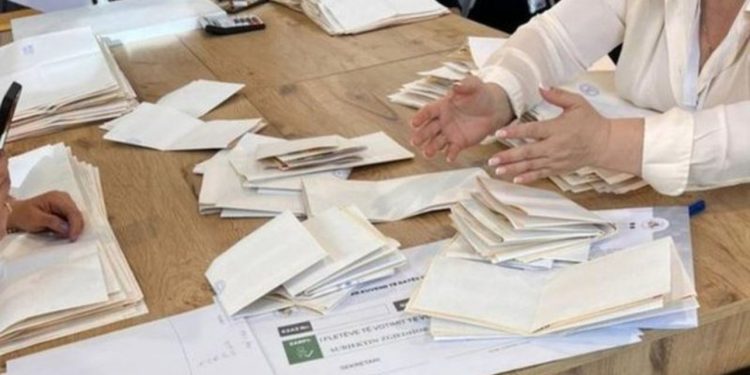 E denoncoi opozita, por çfarë është fenomeni i njohur si “treni bullgar” dhe si manipulohet vota?