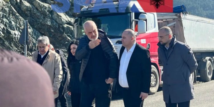 “Kristian mos luaj me dy porta”, gazetarja: SPAK ka sekuestruar edhe telefonin e kryebashkiakut socialist të Vaut të Dejës