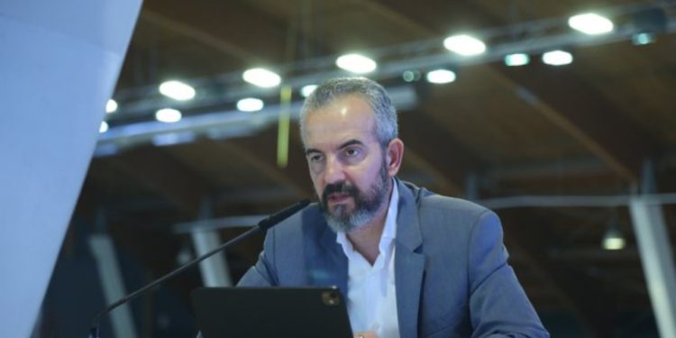 Numërimi i votave/ Celibashi thirrje partive politike: Nxisni komisionerët dhe numëruesit të përfundojnë procesin brenda ditës së sotme