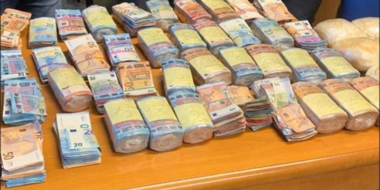 Kapet me 940 mijë euro shqiptari/ Tentoi të kalonte kufirin nga Mali i Zi në Shqipëri