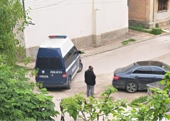 Operacion antidrogë në Korçë/ Në pranga dy persona, disa të tjerë të shoqëruar