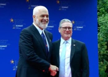Samiti i Komunitetit Politik Europian në Tiranë/ Rama batuta me Starmer: Çfarë ju thashë për motin? Është shiu juaj