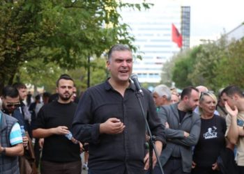 A do ta sakrifikonit mandatin tuaj për të futur Metën në Parlament? Blushi nga protesta: Nuk jemi mbledhur për këtë çështje, por për lirinë e votës