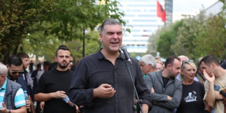 A do ta sakrifikonit mandatin tuaj për të futur Metën në Parlament? Blushi nga protesta: Nuk jemi mbledhur për këtë çështje, por për lirinë e votës