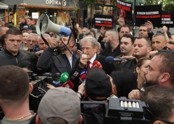 “Rama qëndron në pushtet mbi krimin elektoral”/ Berisha i bashkohet protestës: Sara Mila në krye të listës së kandidatëve të krimit