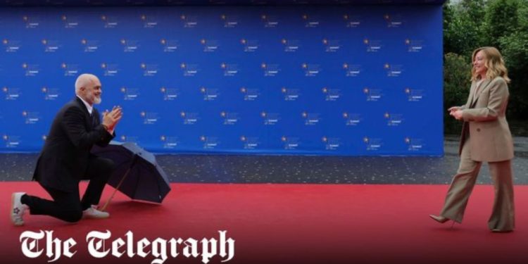 “Kryeministri shqiptar gjunjëzohet për Melonin”, The Telegraph: Ky veprim i guximshën i Ramës mund të jetë edhe strategjik! Italia ka dhënë shuma të mëdha për kampet e emigrantëve