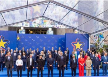 Shqipëria bën sikur punon, BE-ja bën sikur e beson