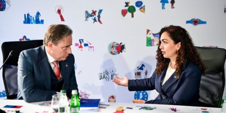 Presidentja Vjosa Osmani takon kryeministrin belg në Tiranë: Belgjika mbështet integrimin euroatlantik të Kosovës