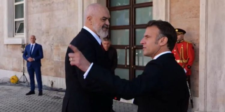 Presidenti i Francës vizitë zyrtare në Tiranë, Rama pret Macron në kryeministri