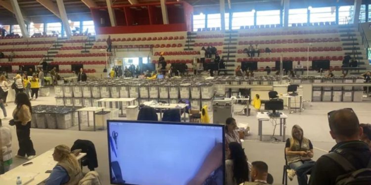 KQZ dhe Kolegji Zgjedhor vendosën numërimin e tyre, nis hapja e zarfeve me votat e ardhura nga shqiptarët e Greqisë
