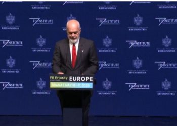 Rama batuta për kryeministrin britanik: Starmer dje solli me vete shumë shiu, e gjithë dita ishte nën retë e politikës britanike