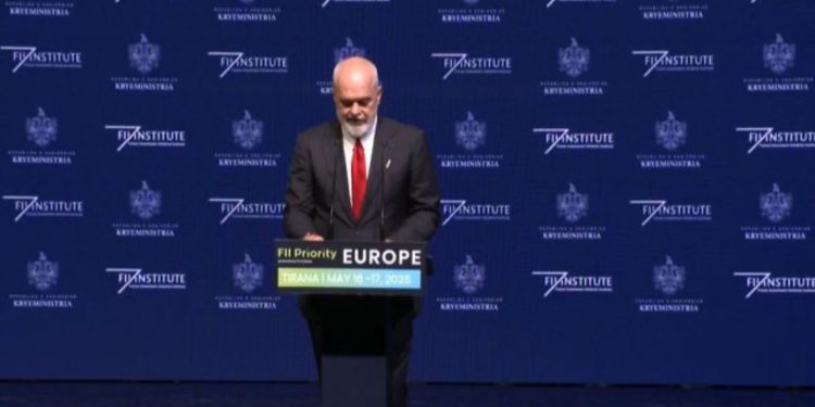 Rama batuta për kryeministrin britanik: Starmer dje solli me vete shumë shiu, e gjithë dita ishte nën retë e politikës britanike