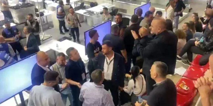 Numërimi i votave të diasporës për qarkun e Lezhës/ PD kërkon rinumërimin e dy kutive, Manja-Celibashit: Nëse e pranon kërkesën, numëroji ti votat