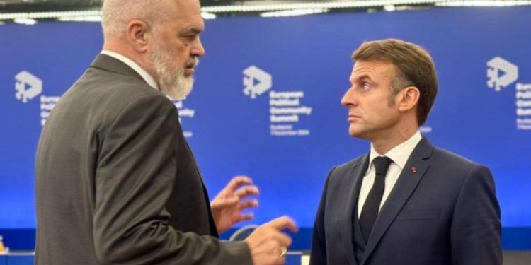 “Miqësia midis Shqipërisë dhe Francës po forcohet përmes arritjeve konkrete,” Macron mesazh në shqip në “X”: Vendi juaj e ka vendin e vet në Bashkimin Evropian!