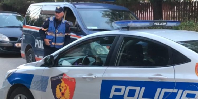 EMRI/ Plagosje me armë zjarri te “Komuna e Parisit” në Tiranë, autori në arrati, ja kush është i lënduari