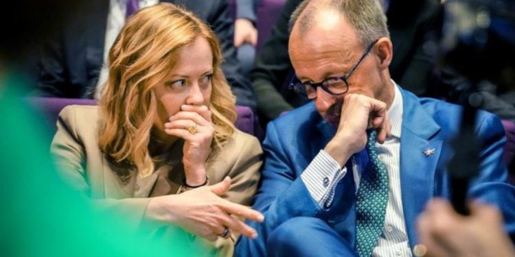 Modeli i Shqipërisë edhe në vende të tjera? Lufta për frenimin e emigracionit të parregullt, DW: Merz i sheh të mundshme procedurat e azilit në vendet jashtë BE-së