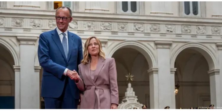 Merz do të verifikojë modelin italian të qendrave të emigrantëve me Shqipërinë! Kancelari gjerman: Këto janë nisma të mira që ne i mbështesim