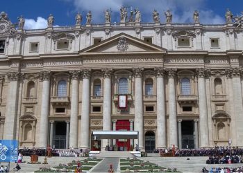 FOTOLAJM/ Ceremonia e përurimit të Papa Leonit të XIV, mijëra besimtarë në Vtikan, delegacione nga e gjithë bota të pranishme