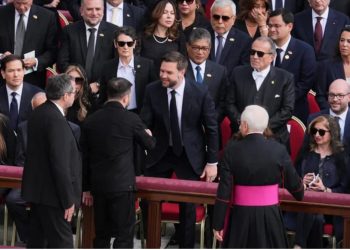 FOTOLAJM/ Ceremonia e përurimit të Papa Leonit të XIV, “shkrihen akujt” mes Zelenskyt dhe JD Vance në Vatikan, komunikime mes Rubios dhe Melonit