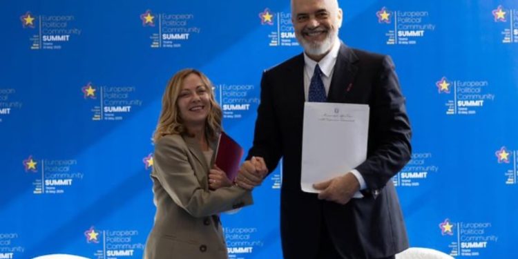 “Motra solli në Tiranë dokumentin final!” Marrëveshja për pensionet/ Rama: Nga 1 qershori shqiptarët e Italisë do nisin të përfitojnë