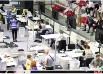 Votat e diasporës! Përfundon numërimi i zarfeve për partitë politike në 12 qarqe! Kryeson PS, si renditen partitë e tjera