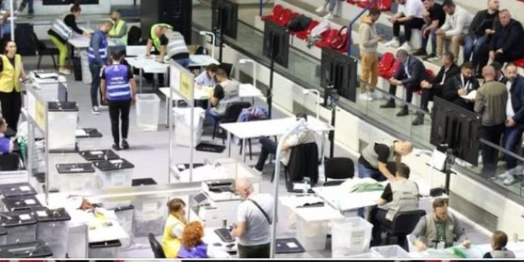 Votat e diasporës! Përfundon numërimi i zarfeve për partitë politike në 12 qarqe! Kryeson PS, si renditen partitë e tjera
