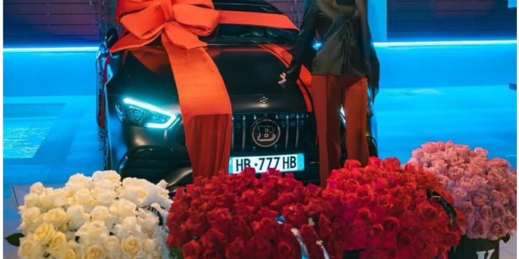 Hati i bën diss Jasharit, feston 500 mijë ndjekësat me dhuratën e çmendur