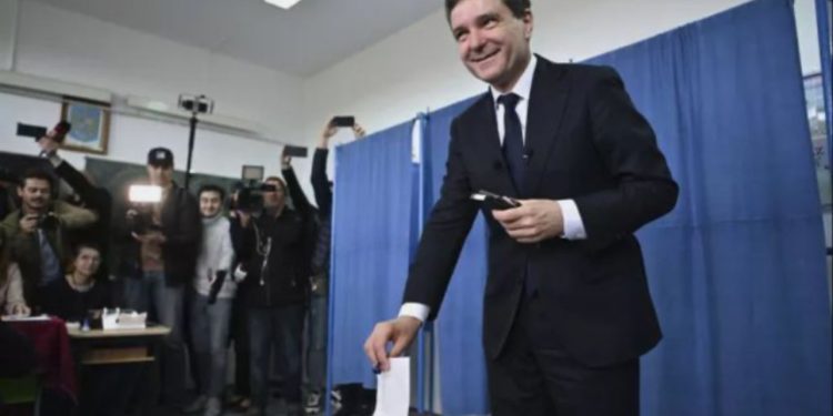 Zgjedhjet në Rumani, exit poll-et e para: Kandidati liberal i qendrës Nicușor Dan kryeson me 55% ndaj 45% të Simion