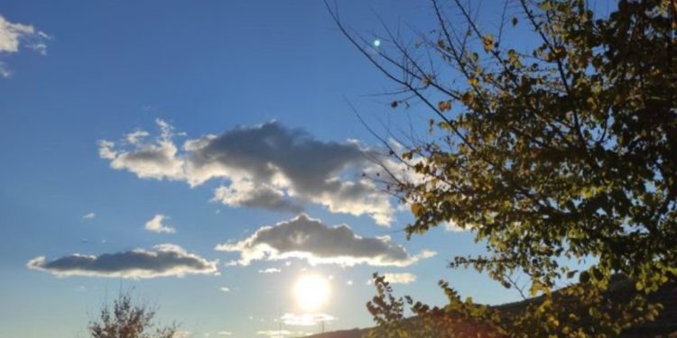 Vranësira kalimtare dhe reshje të pakta shiu, pararshikimi i motit për sot